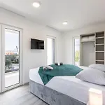 Bonce - Five Bedroom With Private Swimming Pool Villa