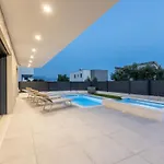 Bonce - Five Bedroom With Private Swimming Pool * Kaštela