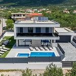 Bonce - Five Bedroom With Private Swimming Pool Kaštela