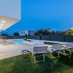 Villa Bonce - Five Bedroom With Private Swimming Pool Kaštela
