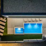 Villa Bonce - Five Bedroom With Private Swimming Pool