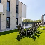 Bonce - Five Bedroom With Private Swimming Pool Kaštela