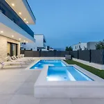 Bonce - Five Bedroom With Private Swimming Pool * Kaštela
