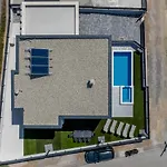 Villa Bonce - Five Bedroom With Private Swimming Pool