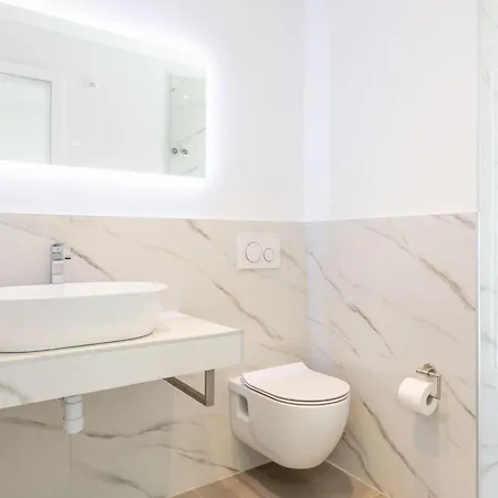 Villa Bonce - Five Bedroom With Private Swimming Pool Kaštela