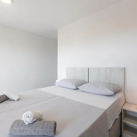 Villa Bonce - Five Bedroom With Private Swimming Pool