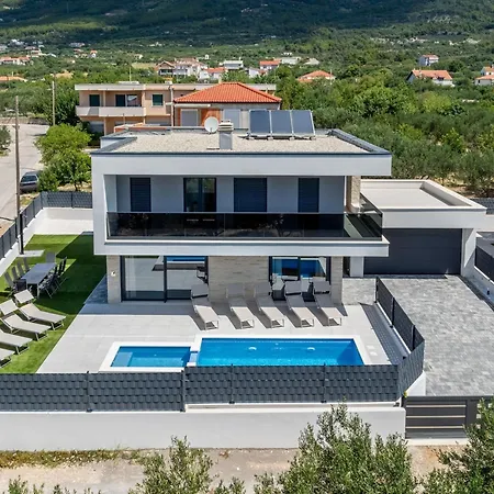 Bonce - Five Bedroom With Private Swimming Pool Kaštela