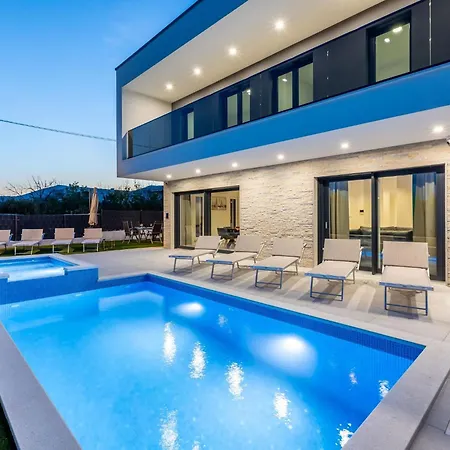 Bonce - Five Bedroom With Private Swimming Pool Kaštela