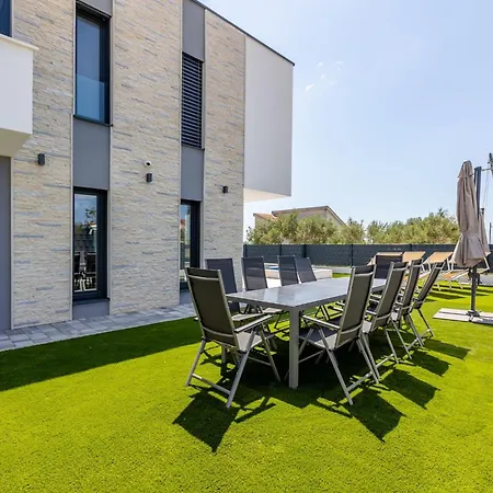 Bonce - Five Bedroom With Private Swimming Pool Kaštela