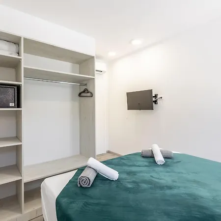 Villa Bonce - Five Bedroom With Private Swimming Pool *