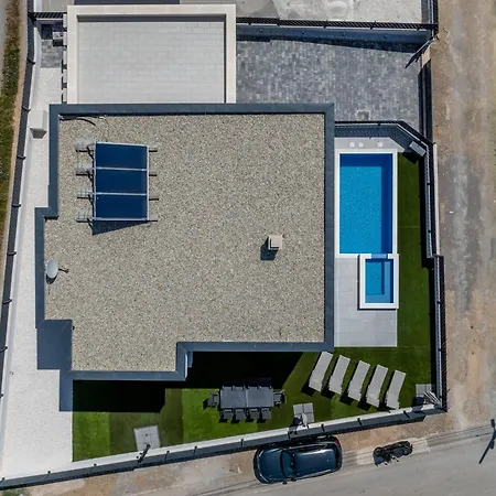 Villa Bonce - Five Bedroom With Private Swimming Pool
