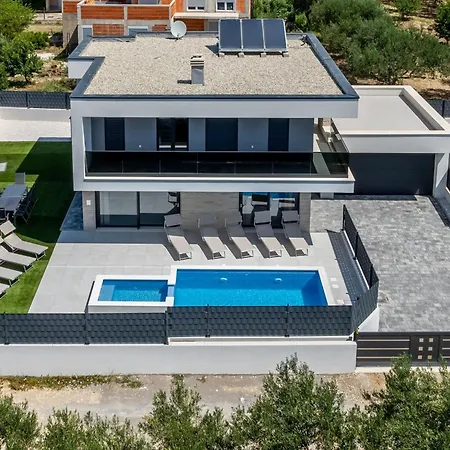 Bonce - Five Bedroom With Private Swimming Pool Kaštela