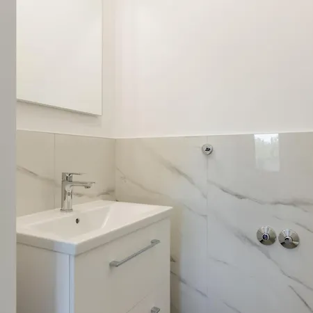 Bonce - Five Bedroom With Private Swimming Pool Vila *