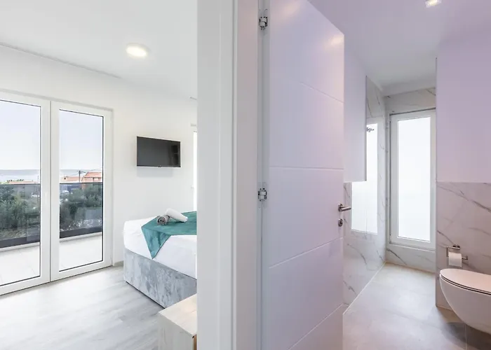 Bonce - Five Bedroom With Private Swimming Pool Kaštela