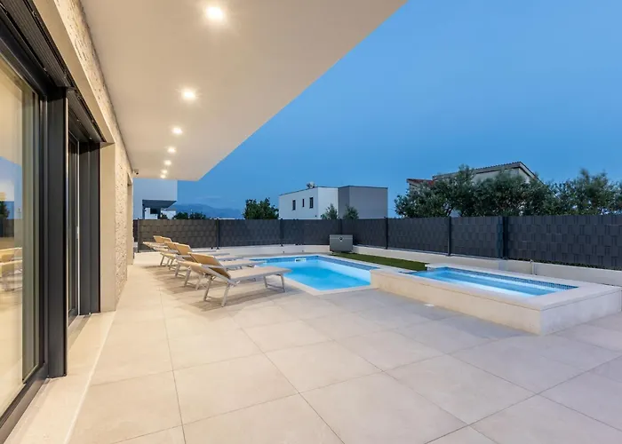 Bonce - Five Bedroom With Private Swimming Pool * Kaštela
