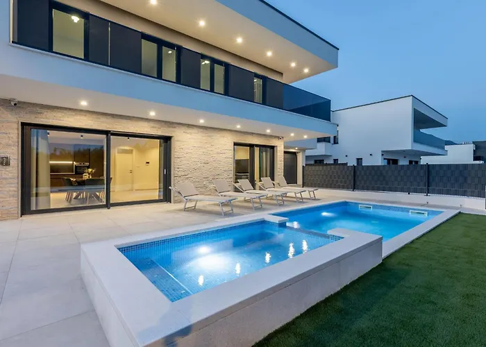 Bonce - Five Bedroom With Private Swimming Pool Vila Kaštela