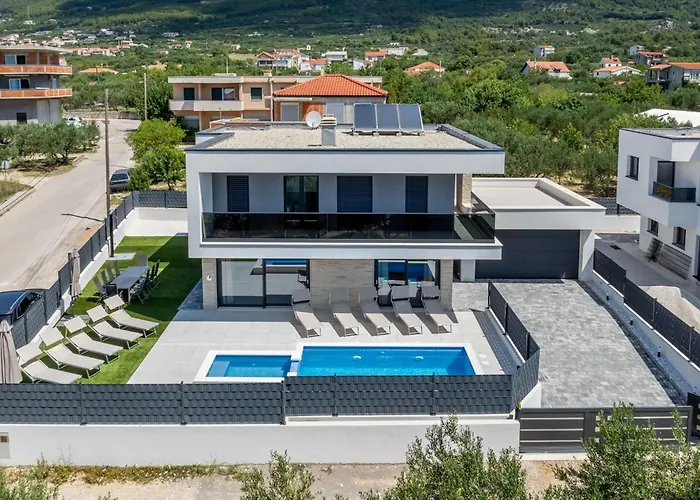 Bonce - Five Bedroom With Private Swimming Pool Kaštela