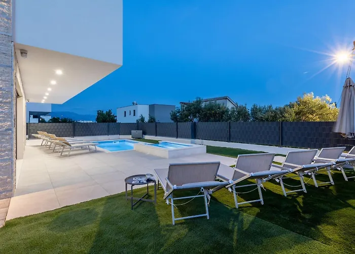 Vila Bonce - Five Bedroom With Private Swimming Pool Kaštela