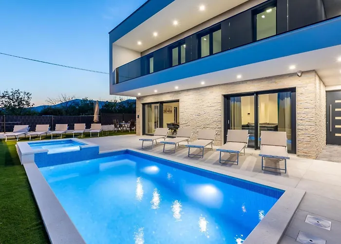Bonce - Five Bedroom With Private Swimming Pool Kaštela