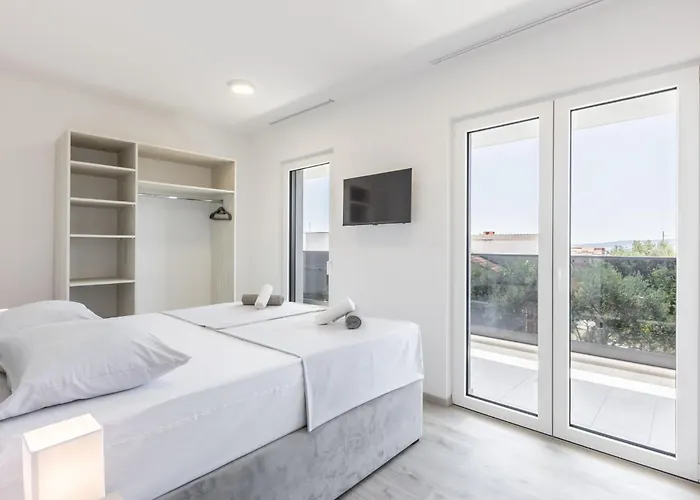 Bonce - Five Bedroom With Private Swimming Pool Vila