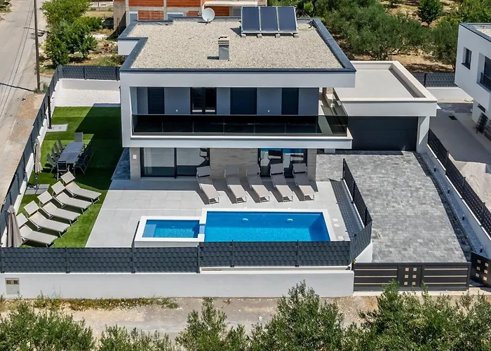 Bonce - Five Bedroom With Private Swimming Pool Kaštela